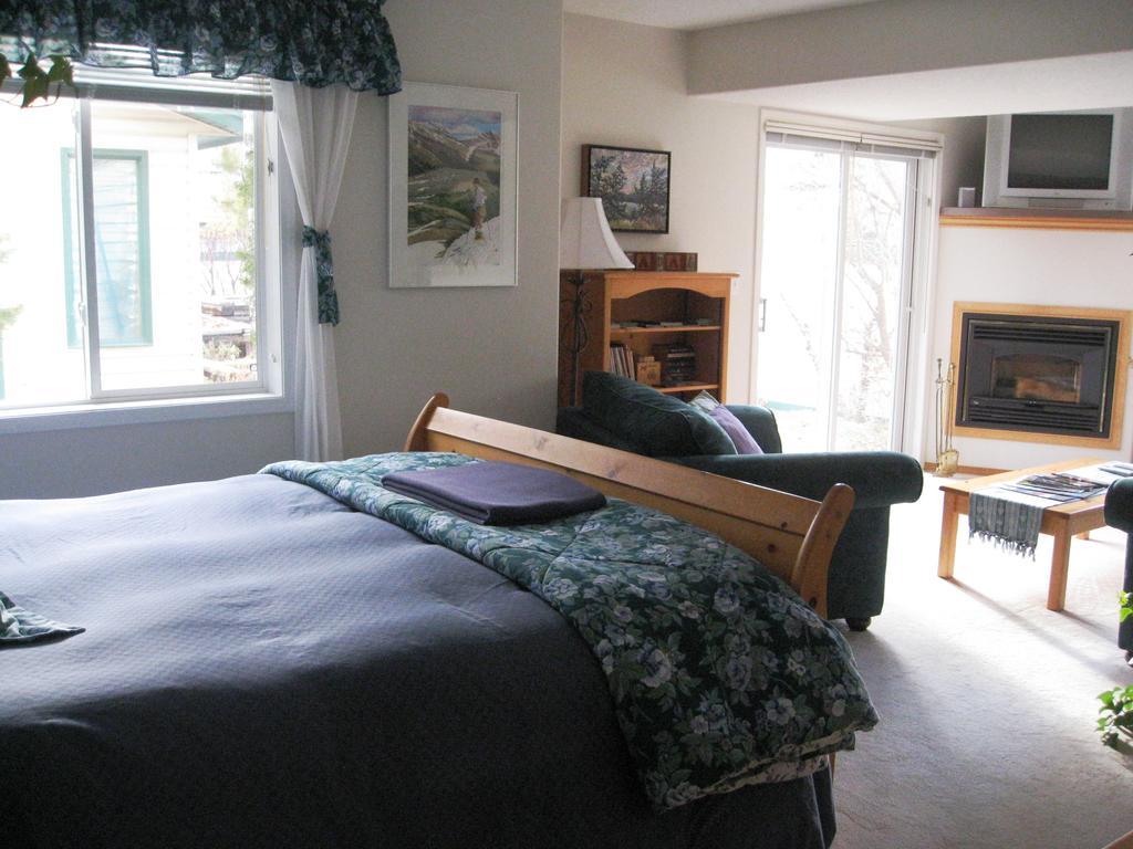 Avens Renaissance B&B Canmore Rum bild