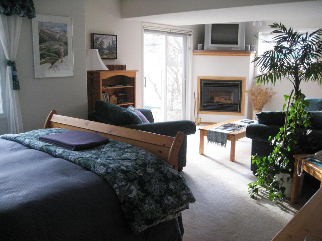 Avens Renaissance B&B Canmore Rum bild