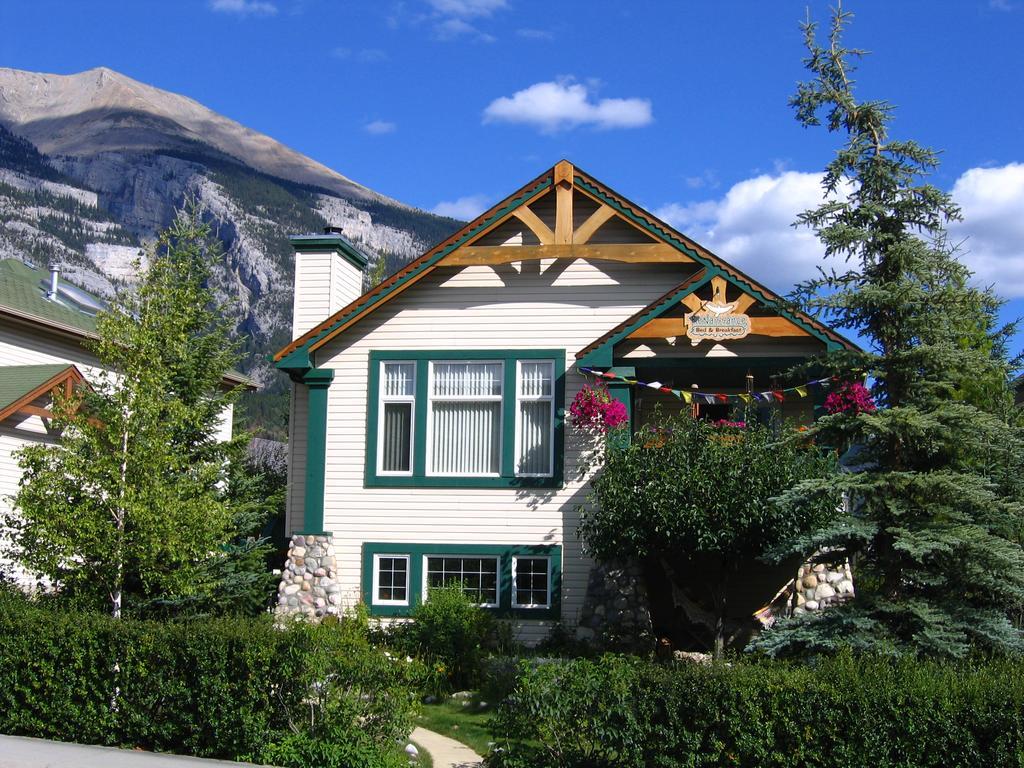 Avens Renaissance B&B Canmore Exteriör bild